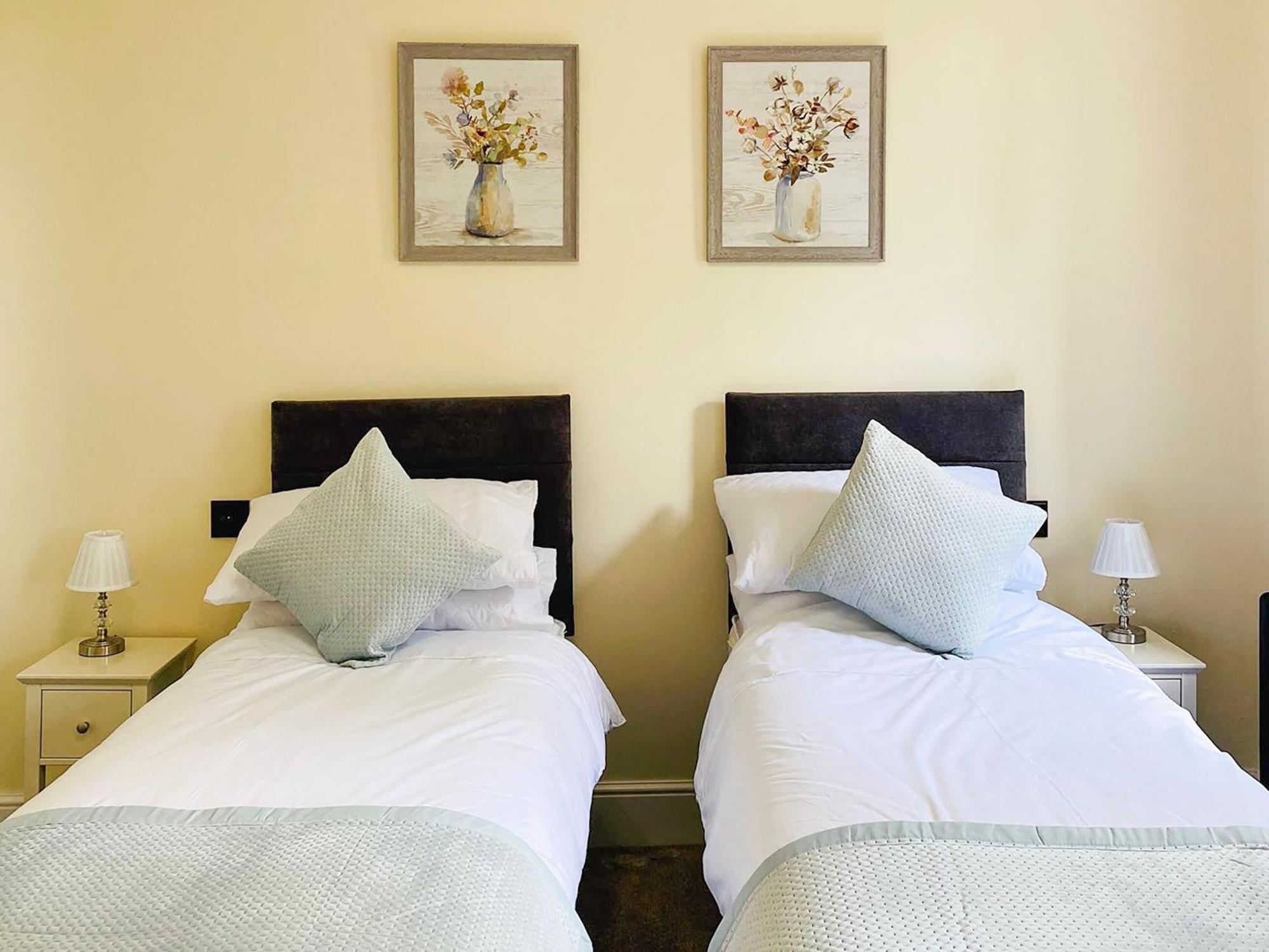 Heath View Villa Cheddleton Ngoại thất bức ảnh